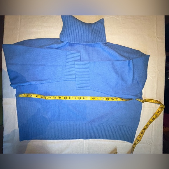 Turtleneck sweater   NWT - Picture 2 of 2